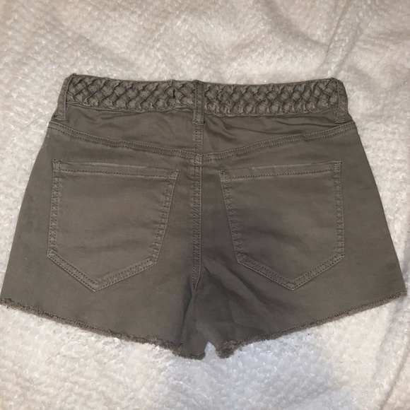 Refuge army green shorts - Picture 2 of 3